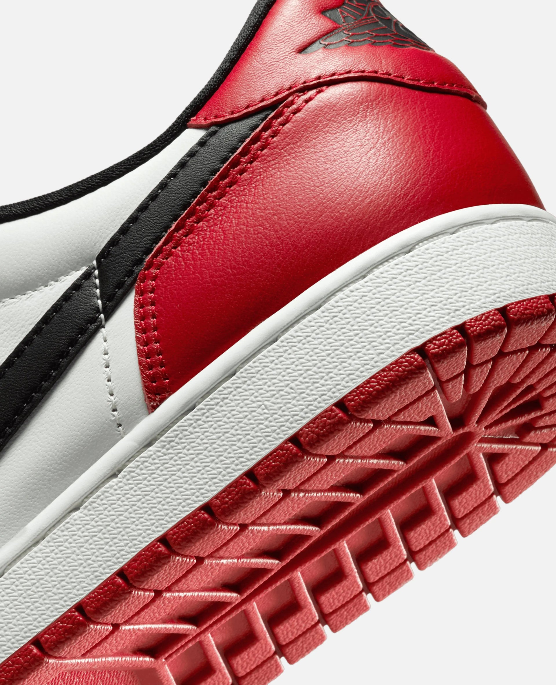 Air Jordan 1 Retro Low (Varsity Red/Black-Summit White) Nike